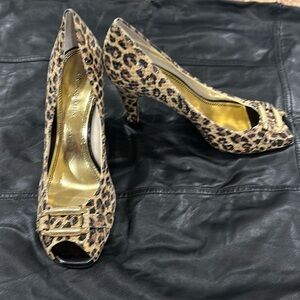 Anne Klein cheetah print shimmer pump size 8 1/2 M. Gently worn. Good condition